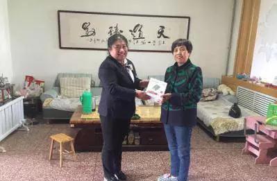 屯留县农商银行领导在重阳节来临之际深入退休职工