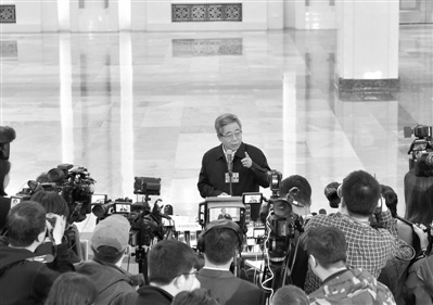 教育部部长:立法治理校外托管班野蛮生长