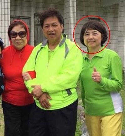 70岁李朝永出轨后回归家庭，与80岁拉姑当众亲吻大秀恩爱