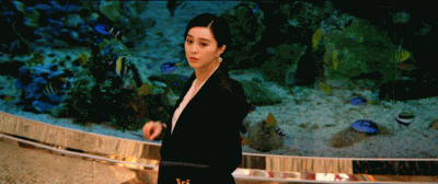 同时,