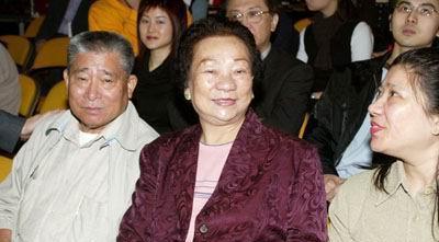 刘德华父母曝光，生活朴素，穿廉价衣服和鞋子，如今变成这样