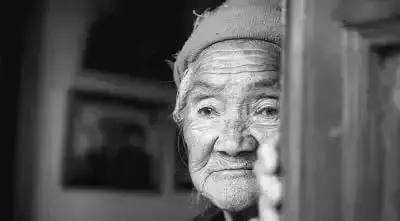 中国老年人自杀调查：在绝望中，平静而惨烈地结束生命