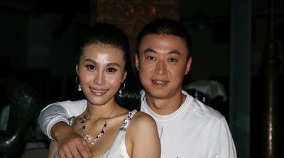 奥运冠军马琳近照，抛弃糟糠对薄公堂，二婚再娶娇妻育一儿子！