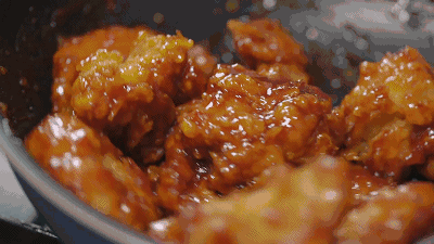 对于炸鸡来说,炸皮材料是炸鸡的精华,让味道千差万别