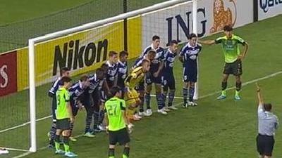 足球比赛什么情况下裁判会判罚前场禁区内任意