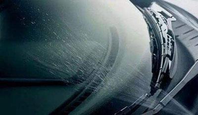 汽车玻璃水有哪些作用？应当如何选购汽车玻璃水呢？