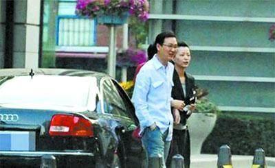 老公是农民出身 如今在上海赫赫有名 与前妻育有一对龙凤胎