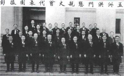 最牛黑帮老大,曾大力支持抗日,收美总统做小弟