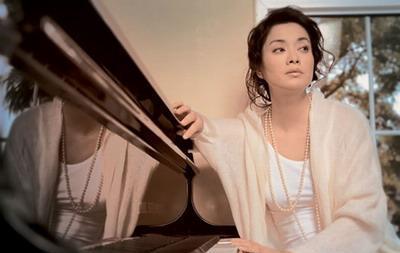 三位90年代初乐坛的殿堂级女歌手，当时的那英还在乐坛摸爬滚打！