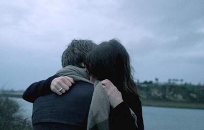 我和三婚女人结婚,亲戚朋友说我神经病,两年后