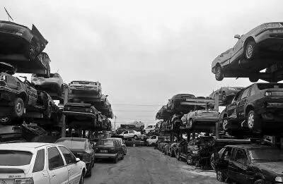 这种开车习惯会让你的车一文不值！（一）