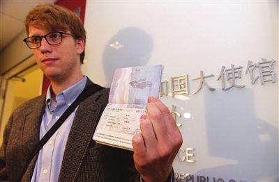 嫌出国签证不好办?老外办中国签证难到想哭…