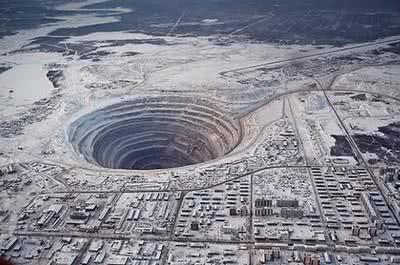 最深的洞穴，地球内部一万三千米是什么样？