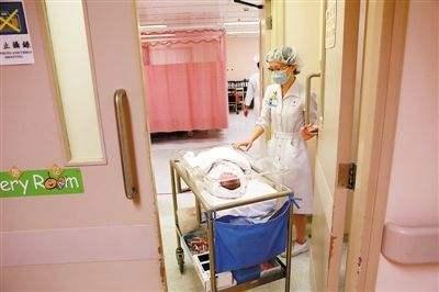 为什么明星要选择去香港生孩子，有什么好处呢？