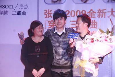 张杰家庭背景曝光, 经济条件很差, 父母坦言: 没想到家里能出明星