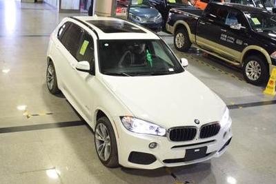 天津港畅销越野车，30年畅销车型宝马x5，还是白色的好看