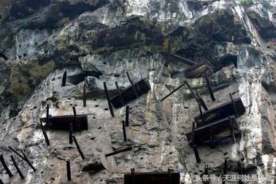 中国湖北秭归县屈原故里发现大型悬棺岩葬群墓