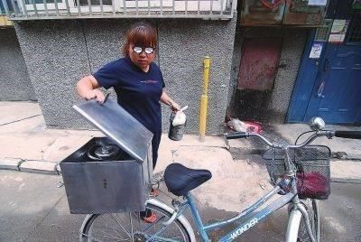 大四情侣在旅馆7天没出屋,老板娘乔装送餐员,