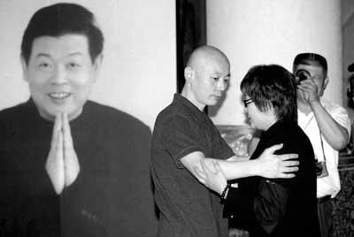 傅彪去世后，他帮还200多万债务，如今事业遍中国！