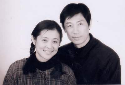 倪萍大姐终于走了.和丈夫移民美国,网友:完美导