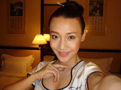 22岁被张艺谋器重, 一举成名却因鱼缸丧生, 温兆伦葬礼上晕厥
