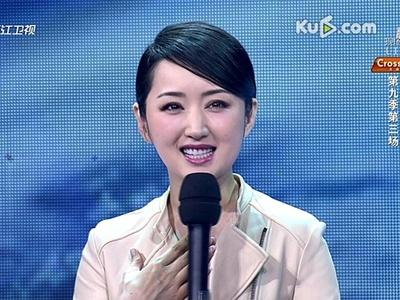 杨钰莹全家照,妈妈依旧很有魅力,回应谣言称:他是我的