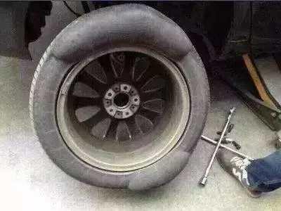 像这种关乎到车辆行驶安全的东西，还是要到实体店购买和安装