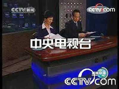 为什么《新闻联播》结束后总有播音员在收拾稿子的片段?
