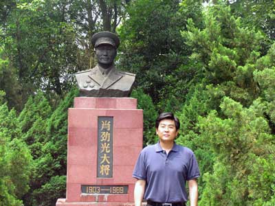 他的为人处事,都相当低调,没有多少人知道他的真实身份