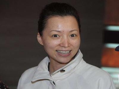 45岁董卿和50岁周涛,同为央视一姐,气质和长相