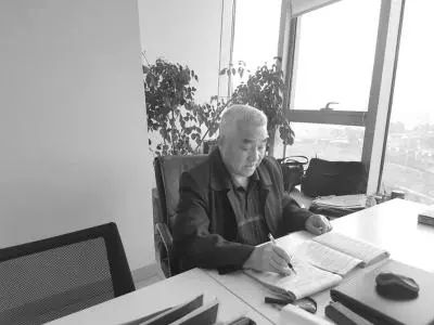 七旬大爷52岁自考本科,64岁通过司法考试,还要