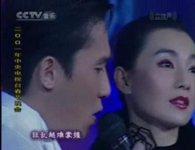 时隔17年，张曼玉再上春晚：这一次搭档不是梁朝伟，而是他！