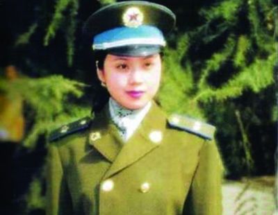 罕见:女星军装照!董洁中尉军衔!梅婷正排级!赵