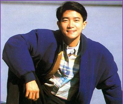 陈百强生前最后一次演出,他竟情绪失控眼含泪光伤痛得抱头