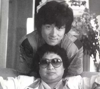 成龙为何怕洪金宝?因为他,没人敢逼成龙拍戏,