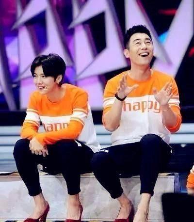 居然找到了鹿晗上节目穿高跟鞋的图片,额,鹿爷