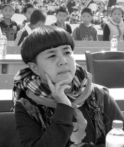 子全家近照,女儿照片却成亮点,网友:长得像杨蓉