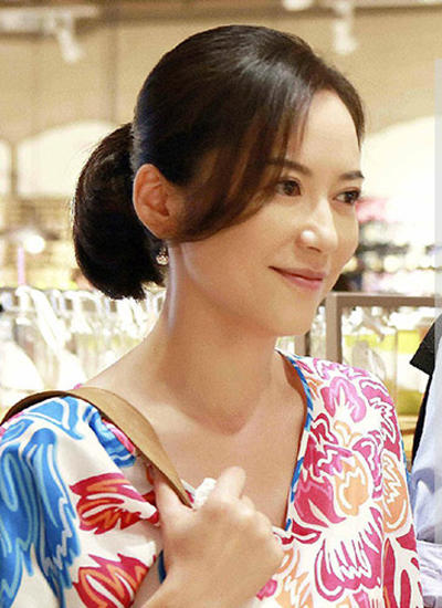 俞飞鸿短发知性唯美,可也有显老的时候!