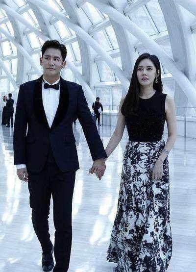 他在韩国火得乌烟瘴气,现在又和总统碰杯共饮