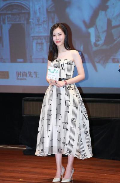 田朴珺穿"秋裤"走红毯, "王"的女人就是霸气!