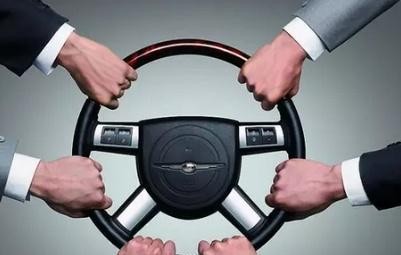 方向盘突然失灵咋办？六招教你自救