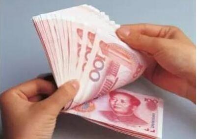 老公,你一个月工资五千,抽40块一包的烟,你好意