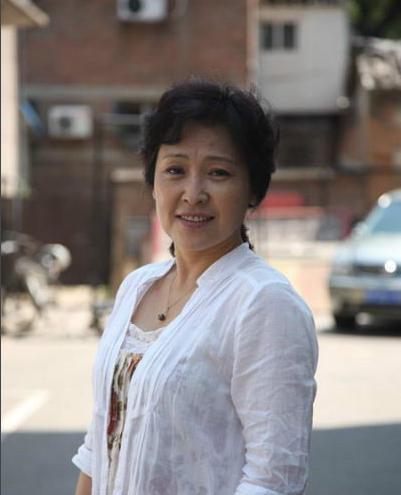 61岁巍子近照太苍老,儿子也是实力派,与前妻离婚是一生的遗憾!