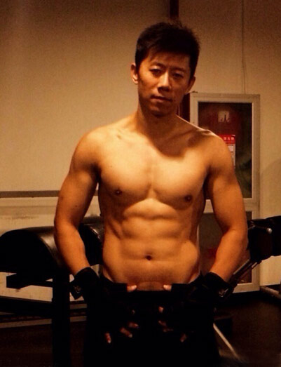 拼完颜值拼肌肉男星腹肌盘点