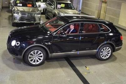 天津港SUV贵族，2018宾利添越， 集顶尖豪华与机能于一身