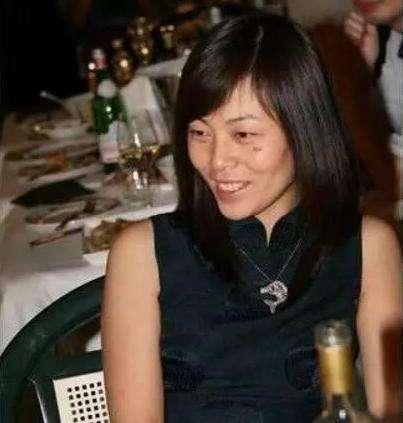看完黄渤老婆正面照后，网友：终于明白黄渤为何不晒妻子的初衷了