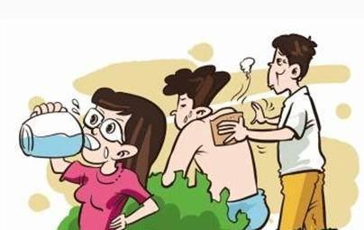 孩子发烧送进医院,医生说怎么才送来,母亲的回