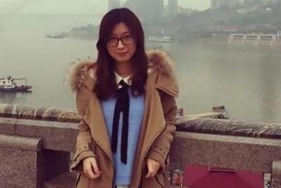 她是首位春晚英语主持人,曾红过刘晓庆,出轨小