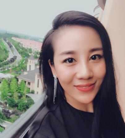 她是06年超女，10年整容从大妈变少女，如今嫁给阿宝身价上亿
