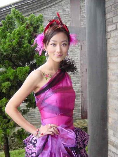 韩雪古装造型风格多变,冷小星似犀利哥,小狸猫温婉甜美!